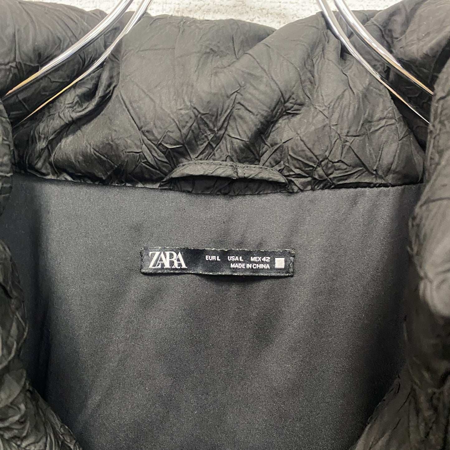 ZARA　ザラ　フルジップ中綿パフジャケット　黒　ブラック　Lサイズ　