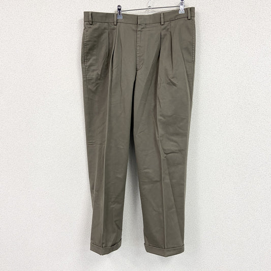 チノパンツ　ジップフライ　ツータック　茶色　ブラウン