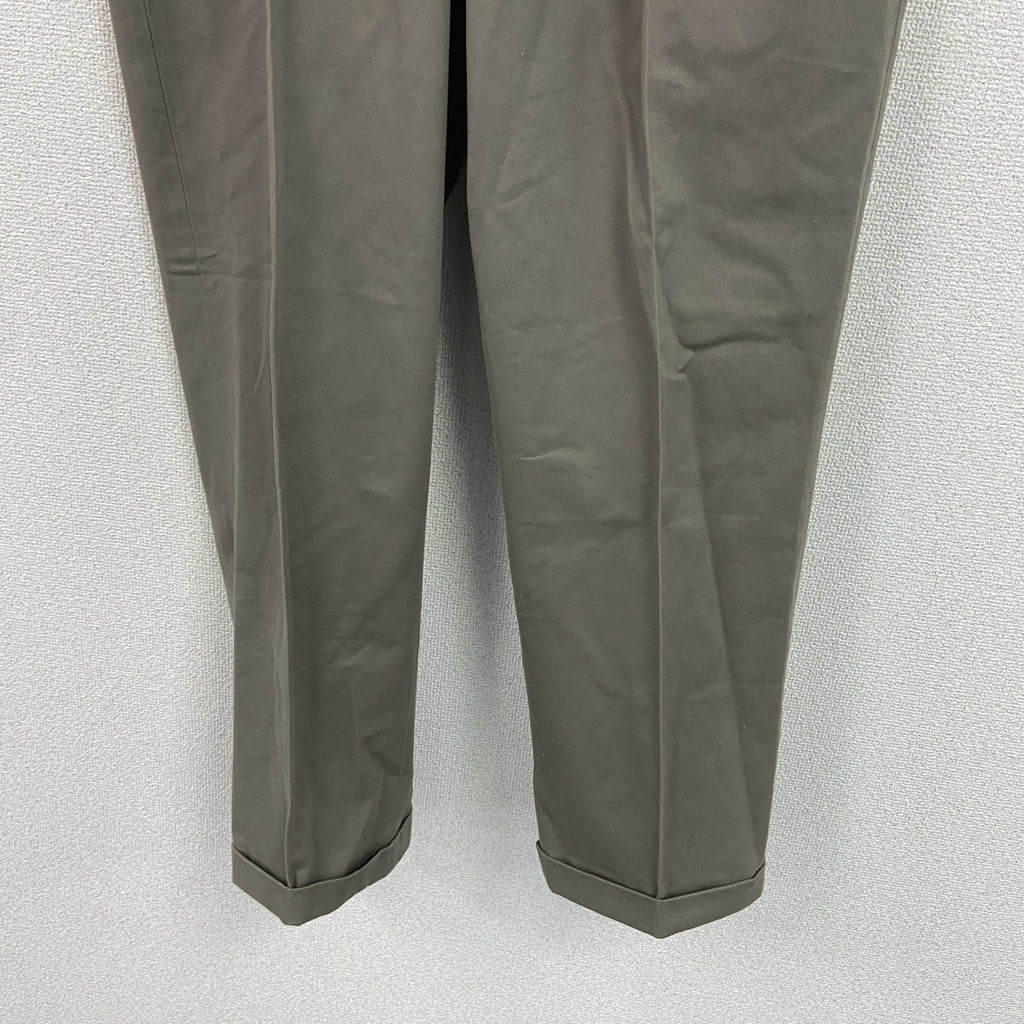 チノパンツ　ジップフライ　ツータック　茶色　ブラウン