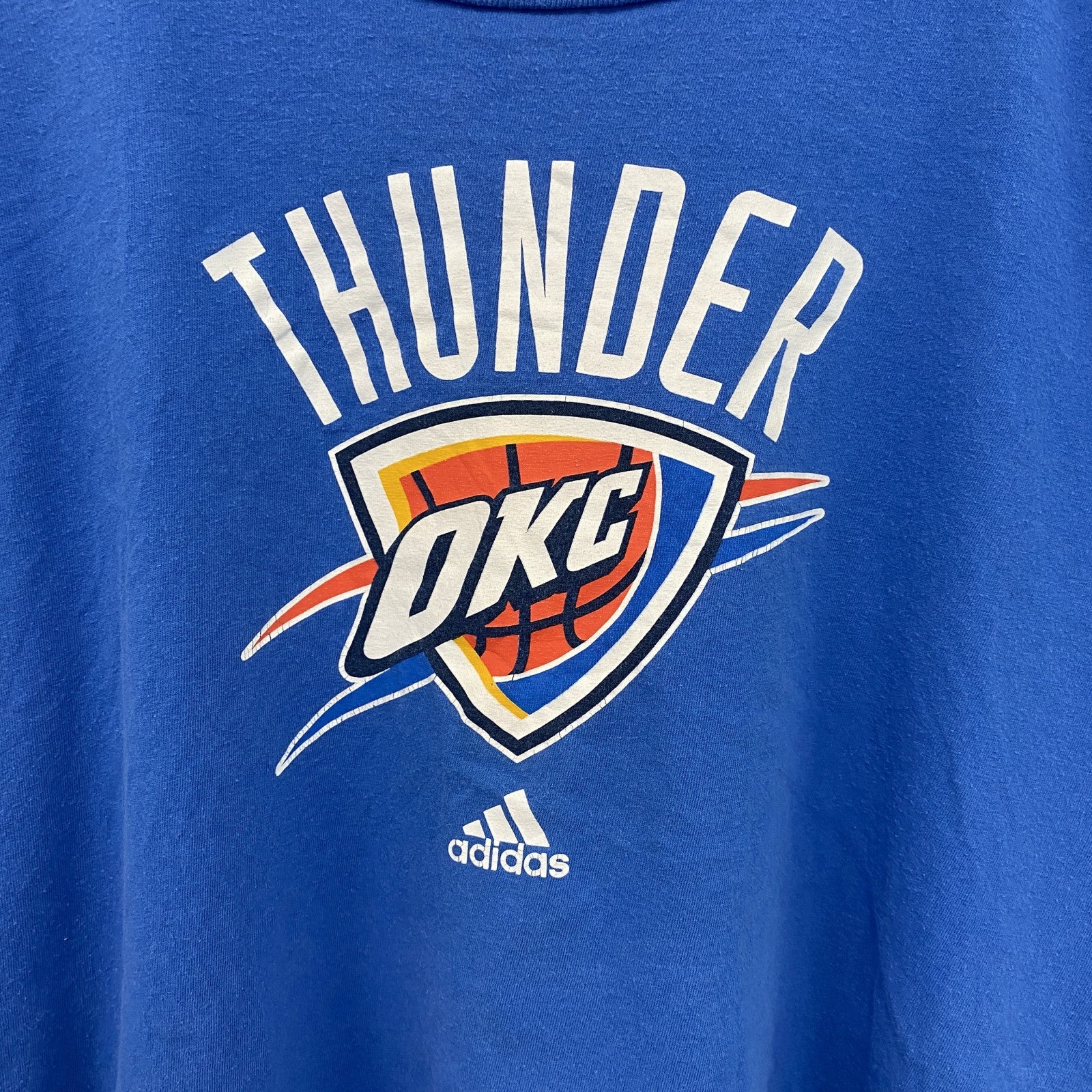 古着 used　adidas アディダス　半袖プリントTシャツ　オクラホマシティ サンダー　バスケ　クルーネック　青　2XLサイズ