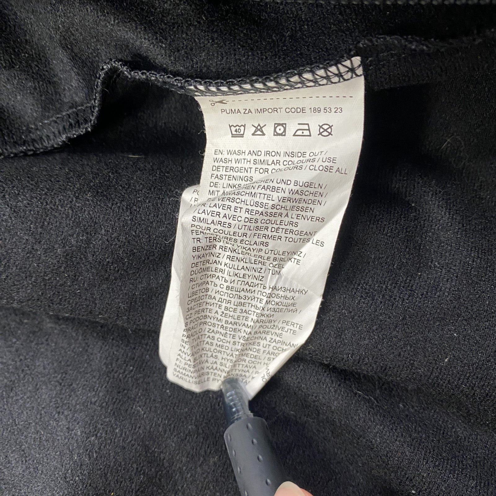 古着 used　PUMA プーマ　トラックジャケット　フルジップ　カジュアルデザイン　オリジナルロゴ　ワンポイント　黒　XLサイズ