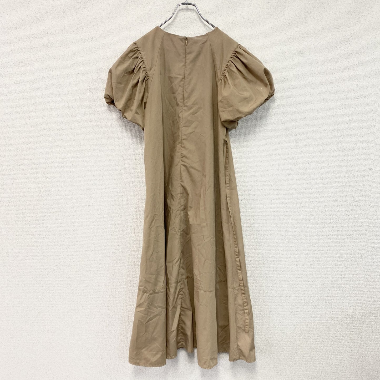 NATURAL BEAUTY BASIC　ナチュラルビューティーベーシック　バルーンスリーブAラインワンピース　ベージュ　Sサイズ