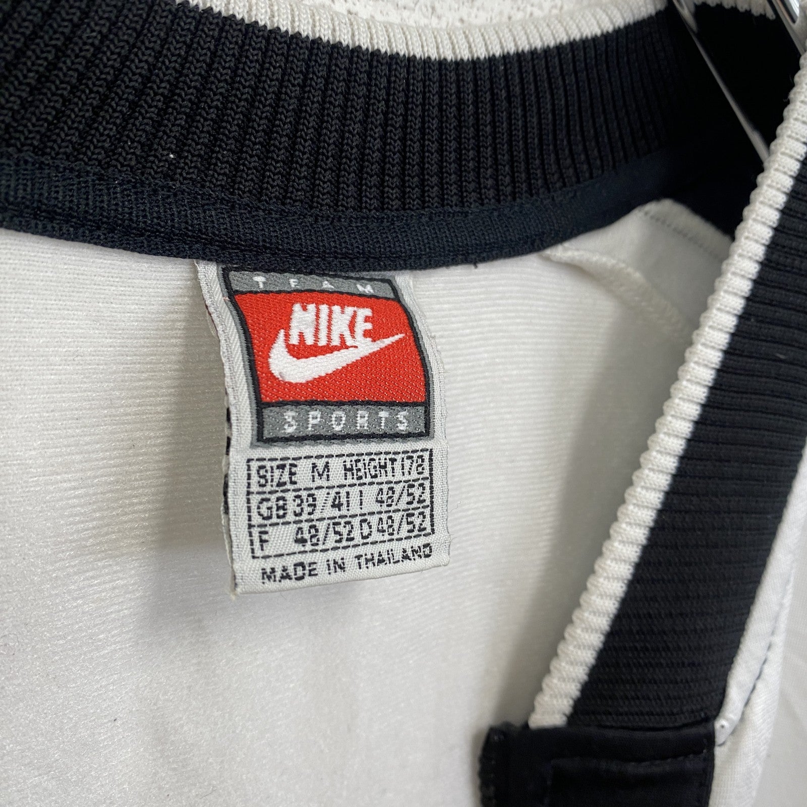 古着 used　90s　NIKE ナイキ　半袖フルジップジャージ　スウッシュロゴ　プリントデザイン　バイカラー　黒　白　Mサイズ