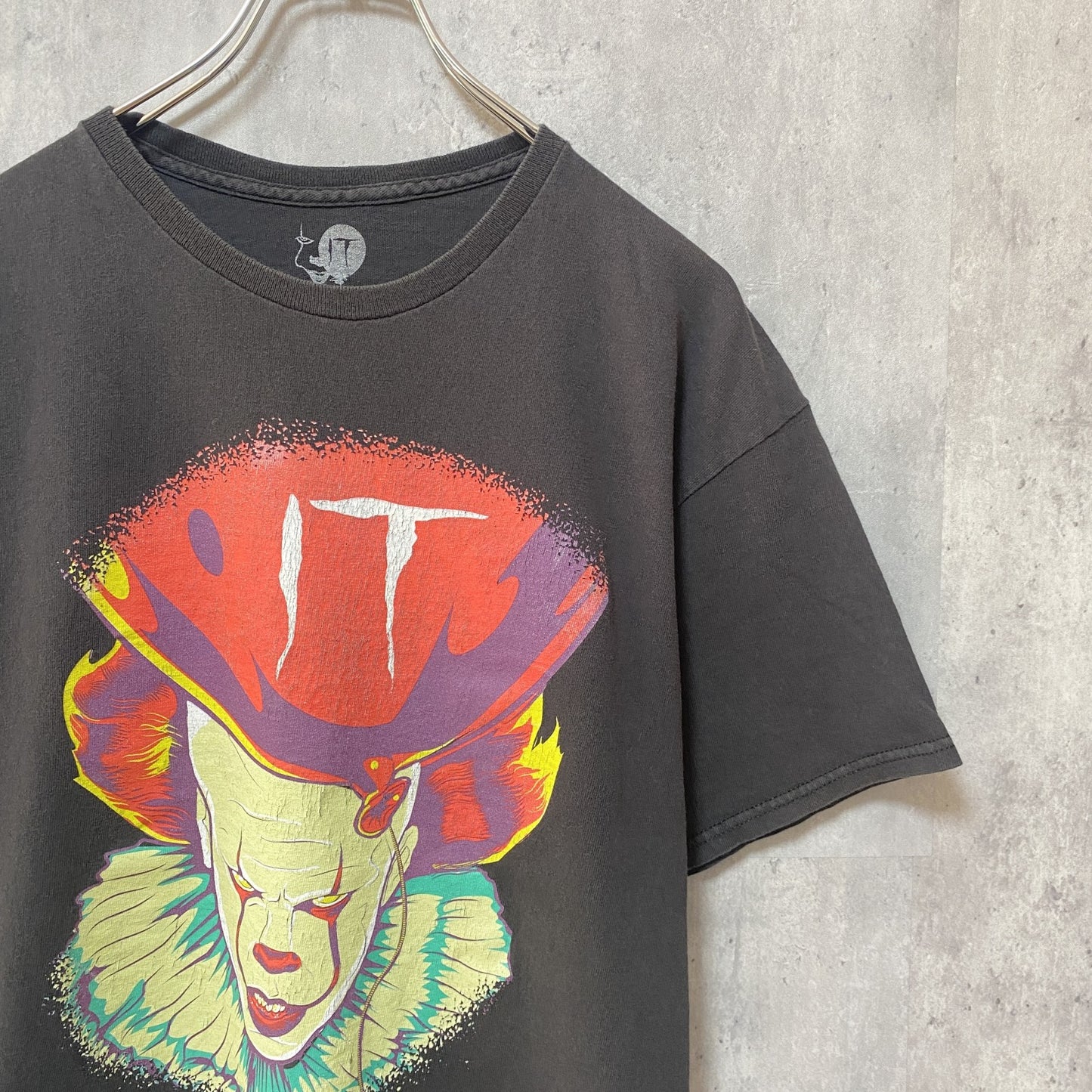 古着 used　IT イット　半袖ムービープリントTシャツ　黒　ブラック　ホラー　映画　ペニーワイズ　キャラクター　レトロデザイン