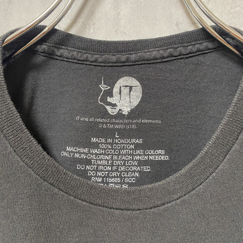 古着 used　IT イット　半袖ムービープリントTシャツ　黒　ブラック　ホラー　映画　ペニーワイズ　キャラクター　レトロデザイン