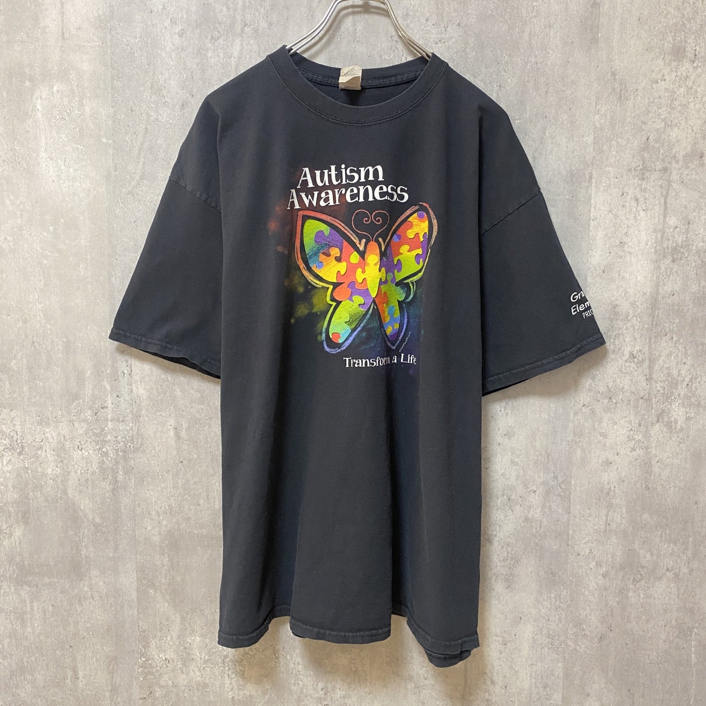 古着 used　GILDAN ギルダン　半袖プリントTシャツ　黒　ブラック　蝶　レインボー　レトロデザイン　クルーネック　XL