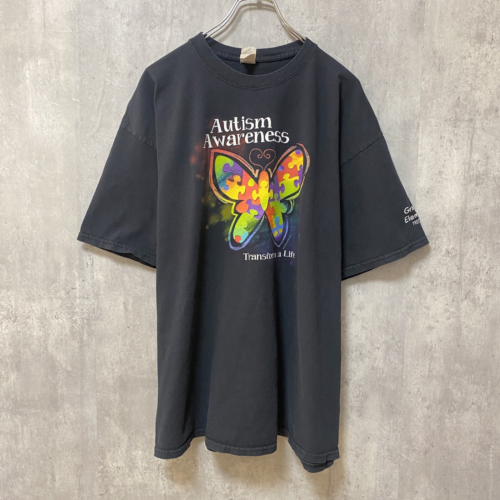 古着 used　GILDAN ギルダン　半袖プリントTシャツ　黒　ブラック　蝶　レインボー　レトロデザイン　クルーネック　XL