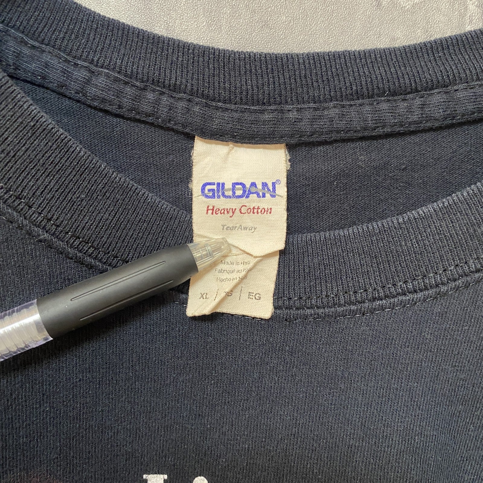 古着 used　GILDAN ギルダン　半袖プリントTシャツ　黒　ブラック　蝶　レインボー　レトロデザイン　クルーネック　XL