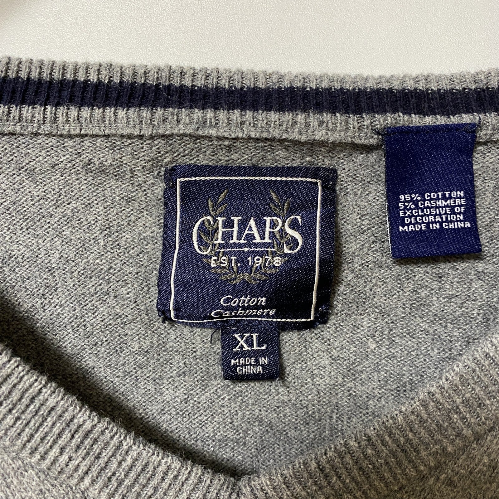 古着 used　CHAPS チャップス　長袖Vネックニット　セーター　ワンポイントロゴ刺繍　グレー　ビッグシルエット　XLサイズ