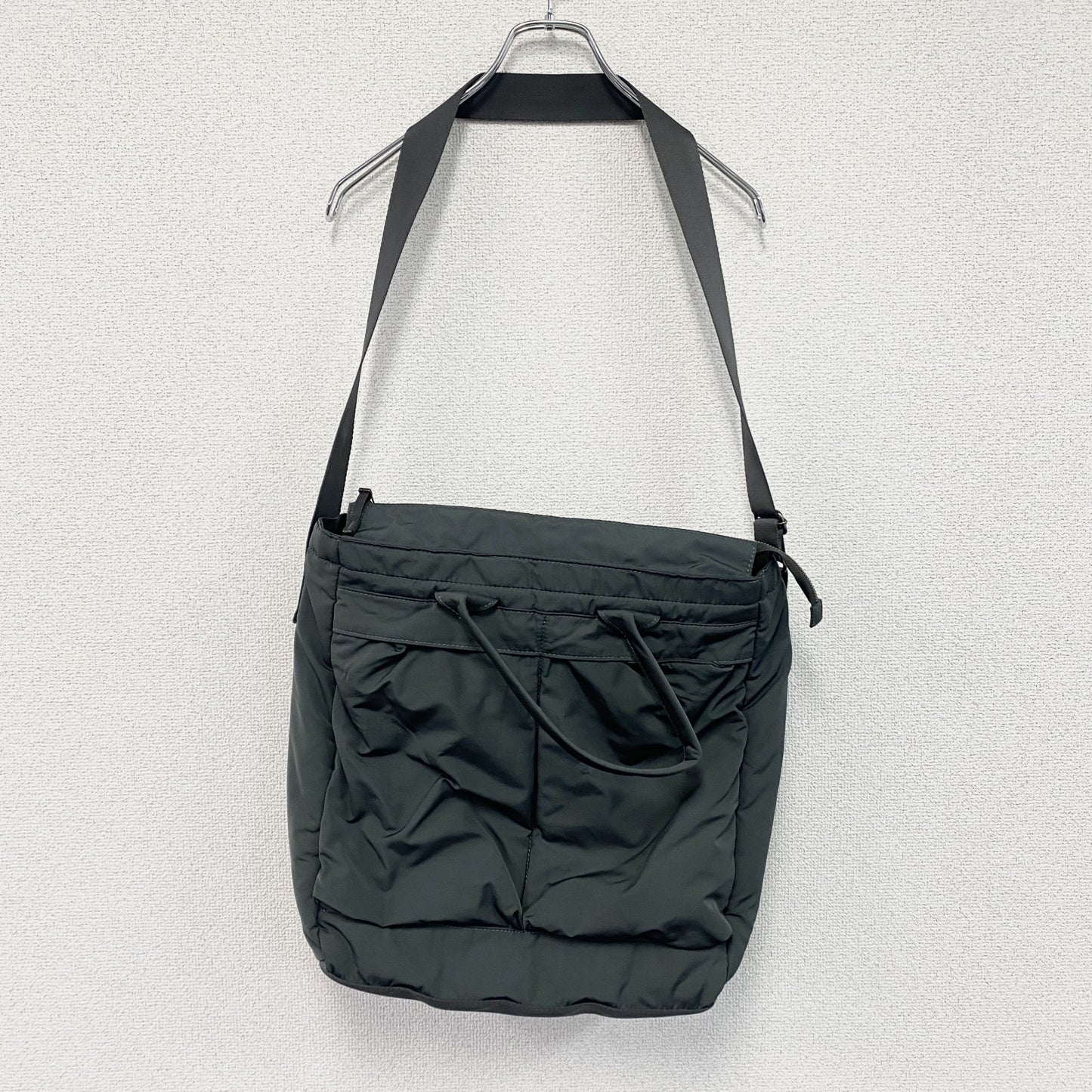 UNIQLO　ユニクロ　2WAYユーティリティバッグ　ショルダーバッグ　グレー　ワンサイズ