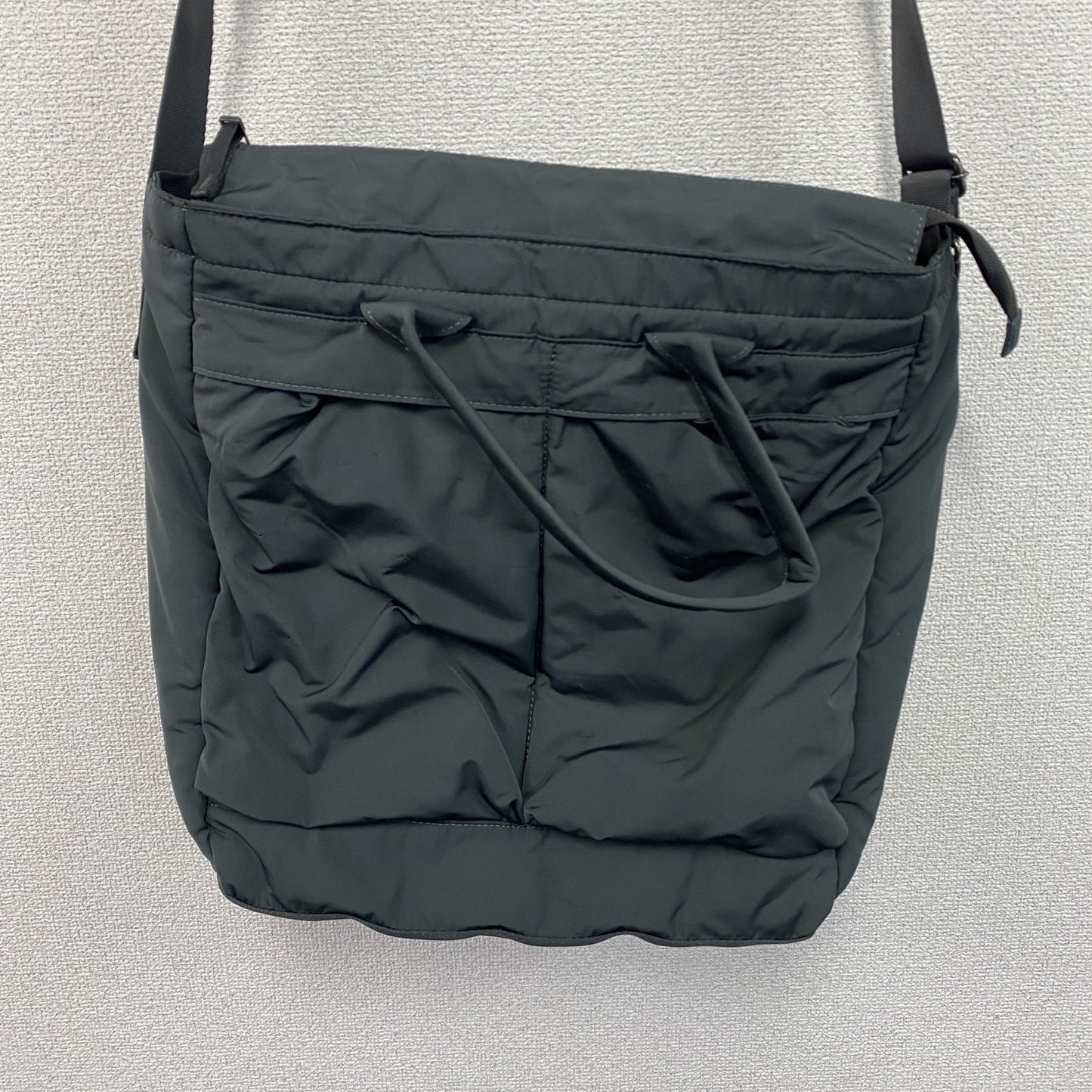 UNIQLO　ユニクロ　2WAYユーティリティバッグ　ショルダーバッグ　グレー　ワンサイズ