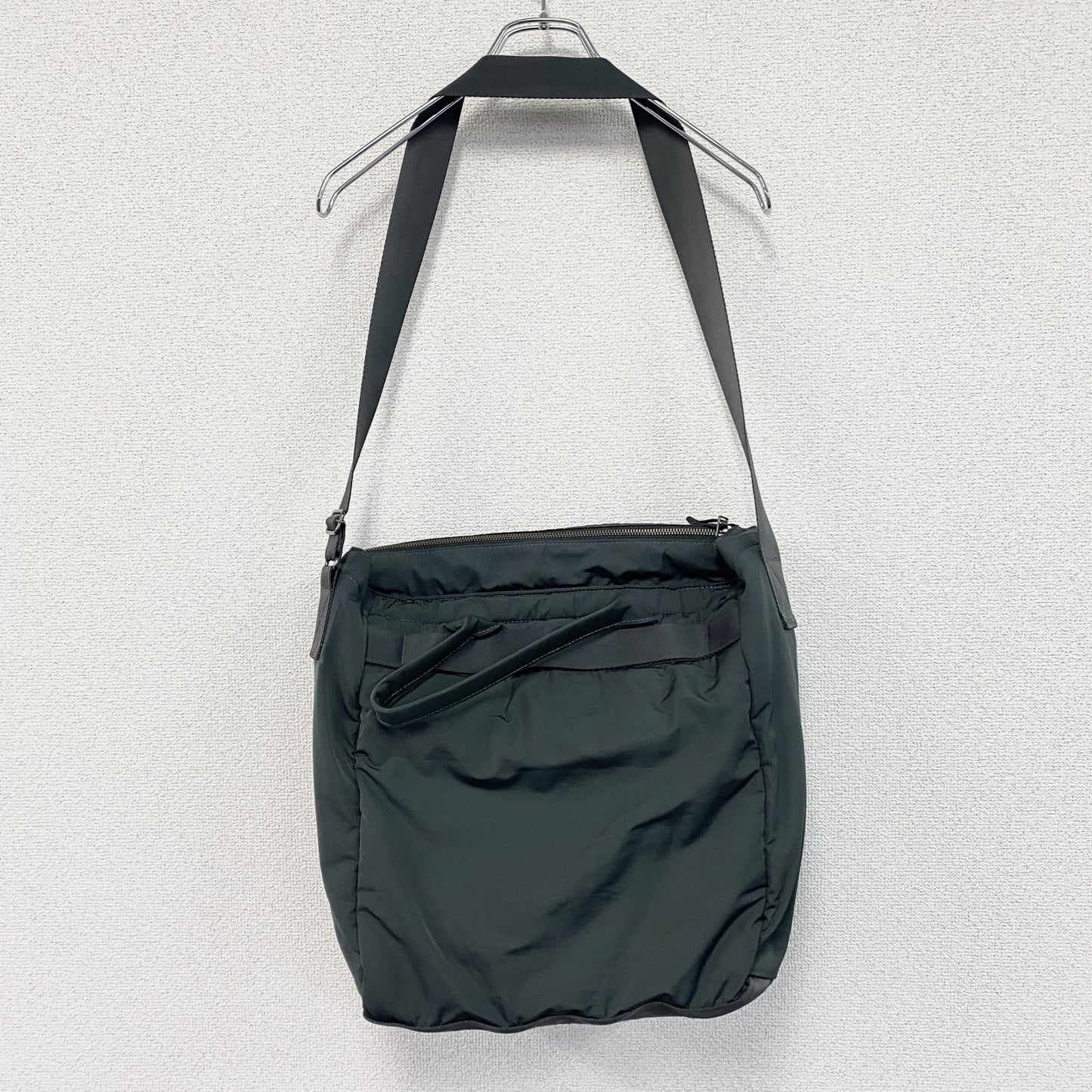 UNIQLO　ユニクロ　2WAYユーティリティバッグ　ショルダーバッグ　グレー　ワンサイズ