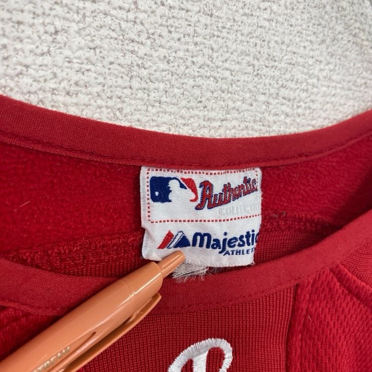 古着 used　Majestic　MLB　フィリーズ　長袖ベースボールシャツ　ワンポイント刺繍カットソー　野球　赤　レッド