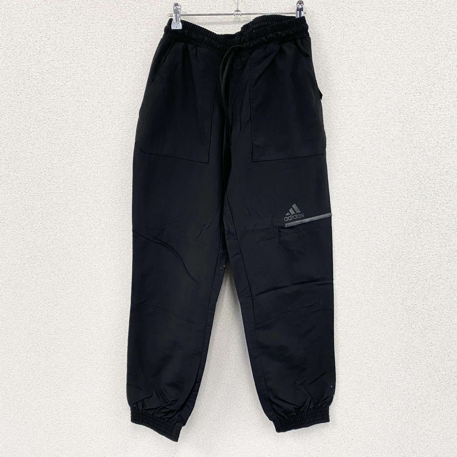 adidas　アディダス　ナイロンパンツ　　パフォーマンスロゴ　黒　ブラック　Mサイズ