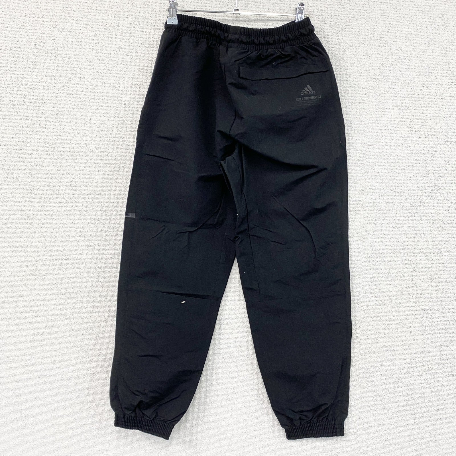 adidas　アディダス　ナイロンパンツ　　パフォーマンスロゴ　黒　ブラック　Mサイズ