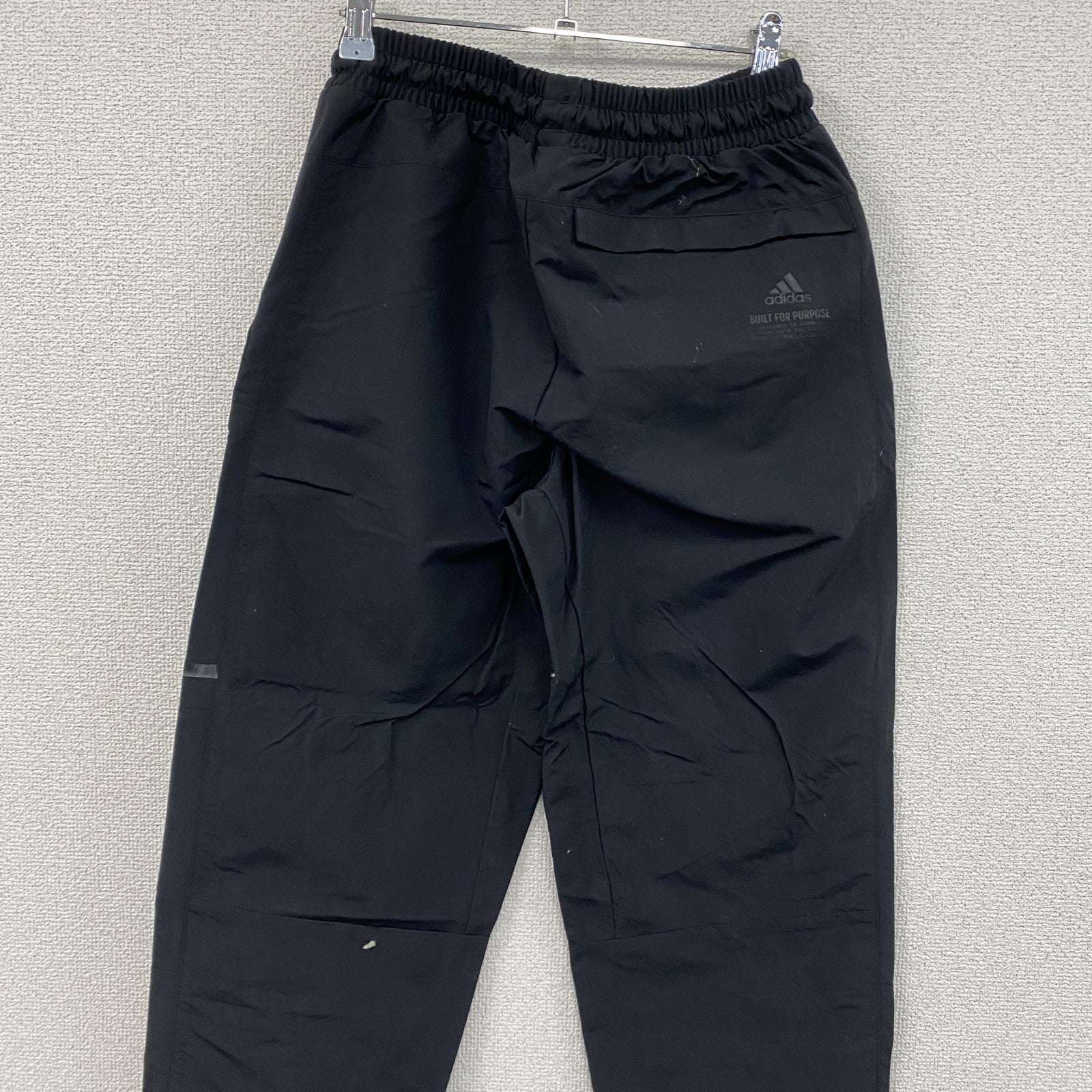 adidas　アディダス　ナイロンパンツ　　パフォーマンスロゴ　黒　ブラック　Mサイズ