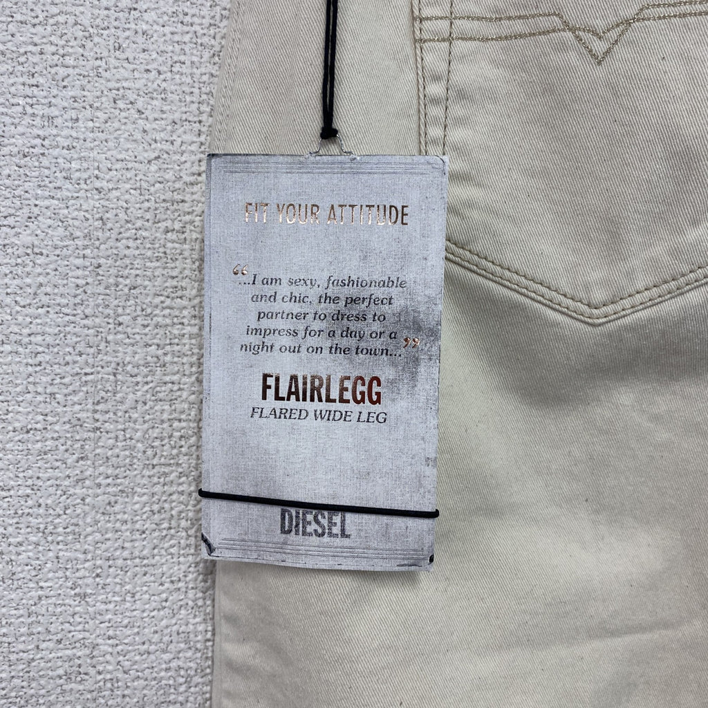 DIESEL　ディーゼル　FLAIRLEGG　フレアデニムパンツ/ジーンズ　ジップフライ　白　ホワイト　W24サイズ