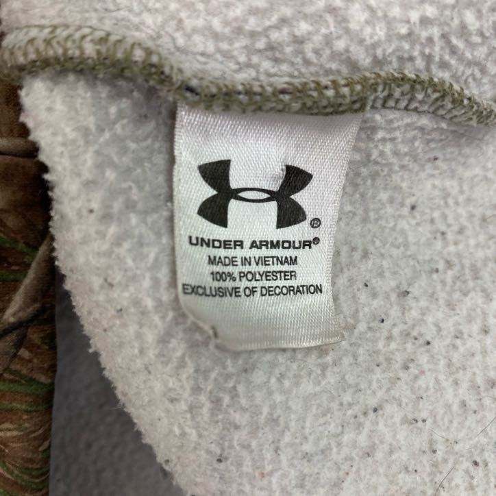 古着 used　UNDER ARMOUR　長袖リアルツリープリントパーカー　総柄フーディ　BULLDOGS　裏ボア　XLサイズ