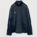 古着 used　NIKE　ナイキ　長袖ワンポイント刺繍ジャージ　フルジップトラックジャケット　ハイネック　黒　ブラック　Mサイズ