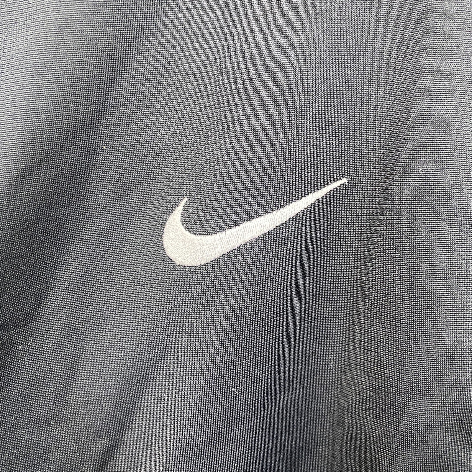 古着 used　NIKE　ナイキ　長袖ワンポイント刺繍ジャージ　フルジップトラックジャケット　ハイネック　黒　ブラック　Mサイズ