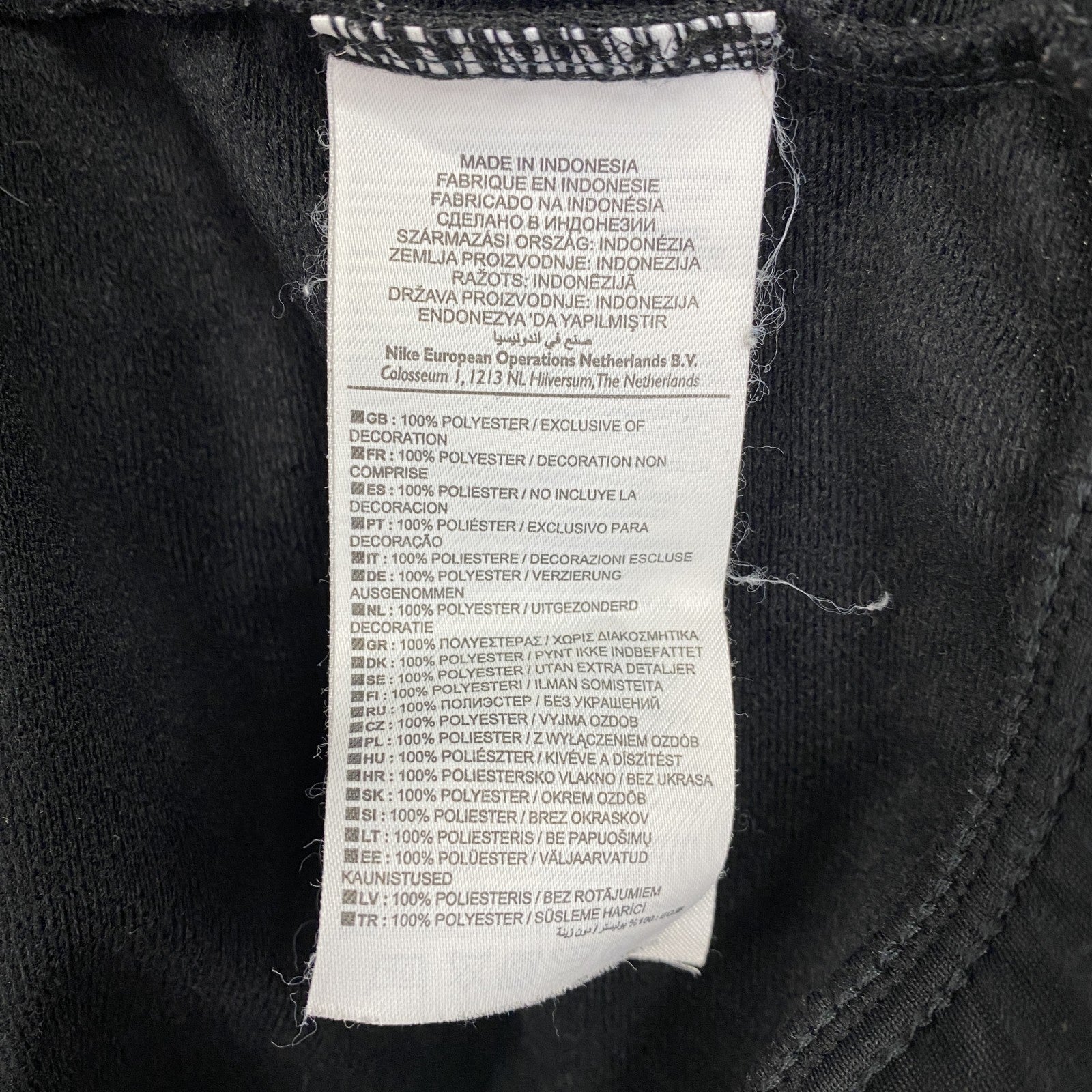 古着 used　NIKE　ナイキ　長袖ワンポイント刺繍ジャージ　フルジップトラックジャケット　ハイネック　黒　ブラック　Mサイズ