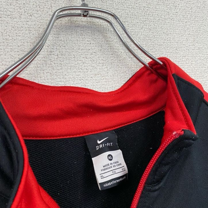 古着 used　NIKE　ナイキ　長袖トラックジャケット　スポーツ　DRI-FIT　ジャージ　ロゴ刺繍　黒　ブラック　XLサイズ