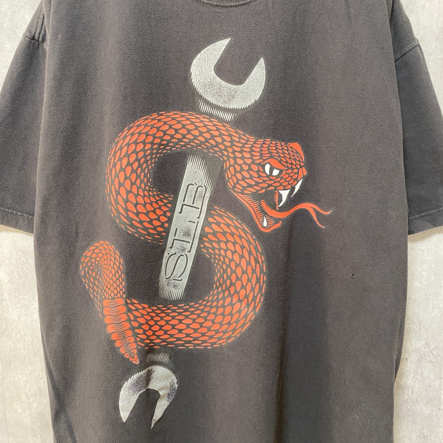 古着 used　USA製　半袖プリントTシャツ　蛇柄　黒　ブラック　レトロデザイン　クルーネック　XLサイズ