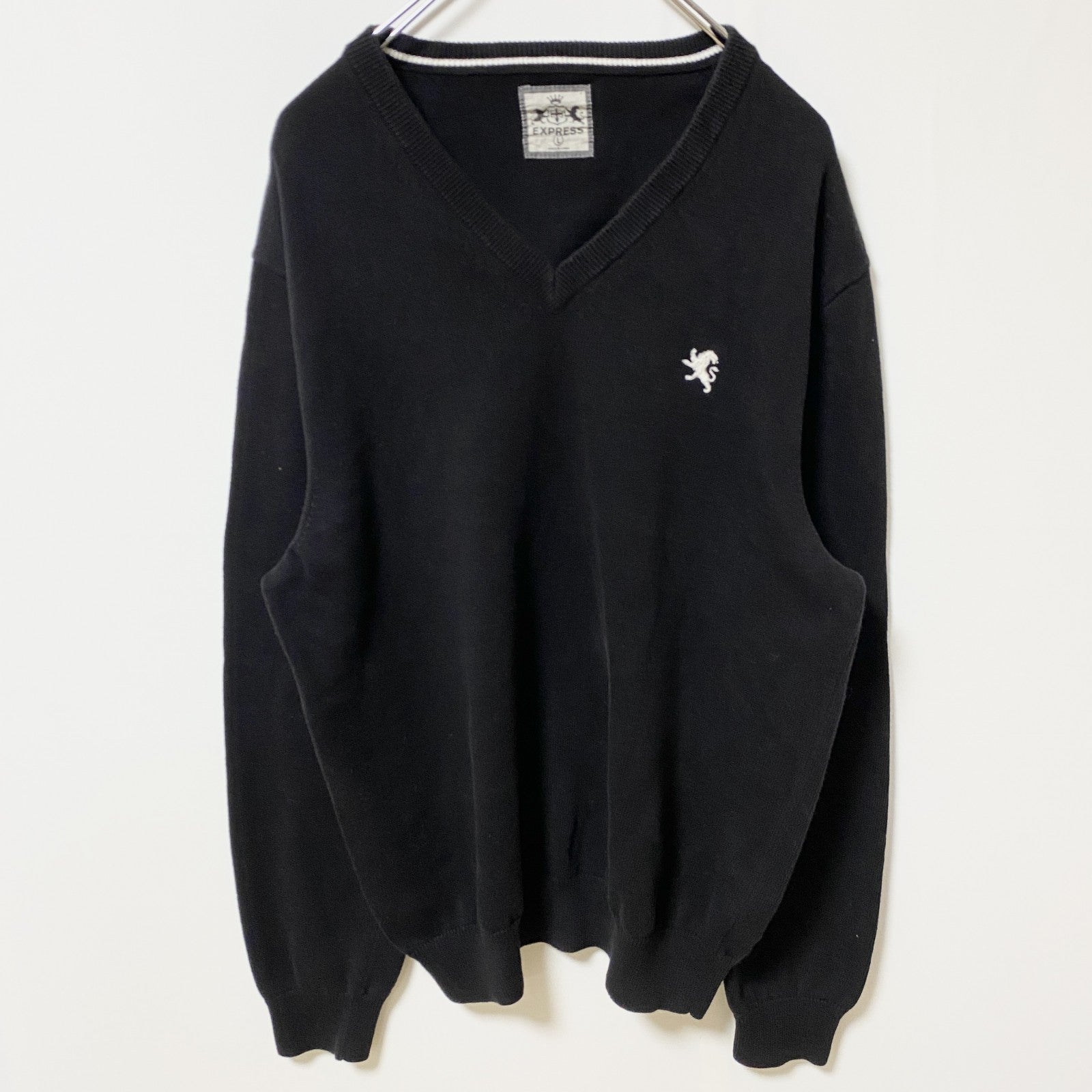 古着 used　EXPRESS　長袖Vネックニット　セーター　ワンポイントロゴ刺繍　黒　ブラック　秋冬服　Lサイズ