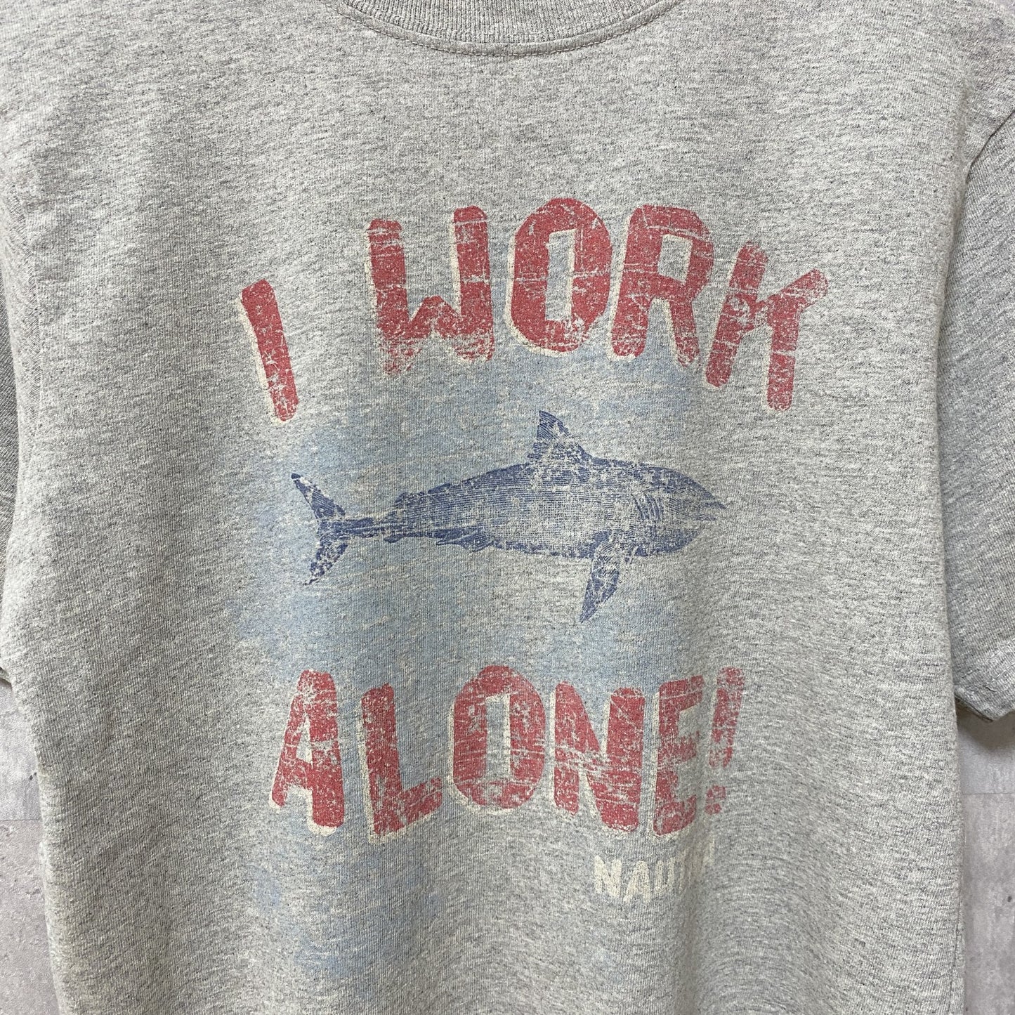 古着 used　NAUTICA　ノーティカ　半袖プリントTシャツ　サメ　鮫　グレー　レトロデザイン　クルーネック　Lサイズ