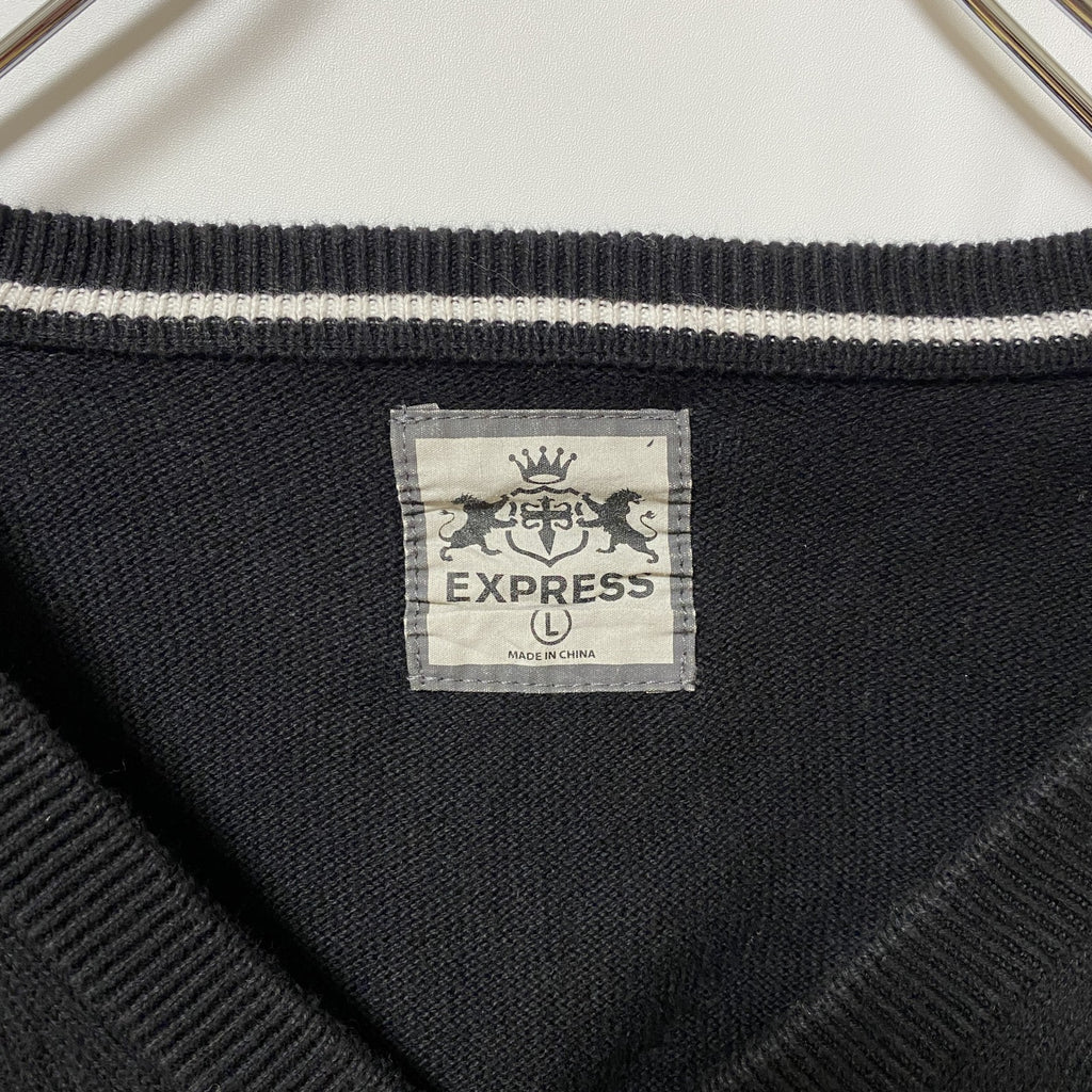 古着 used　EXPRESS　長袖Vネックニット　セーター　ワンポイントロゴ刺繍　黒　ブラック　秋冬服　Lサイズ