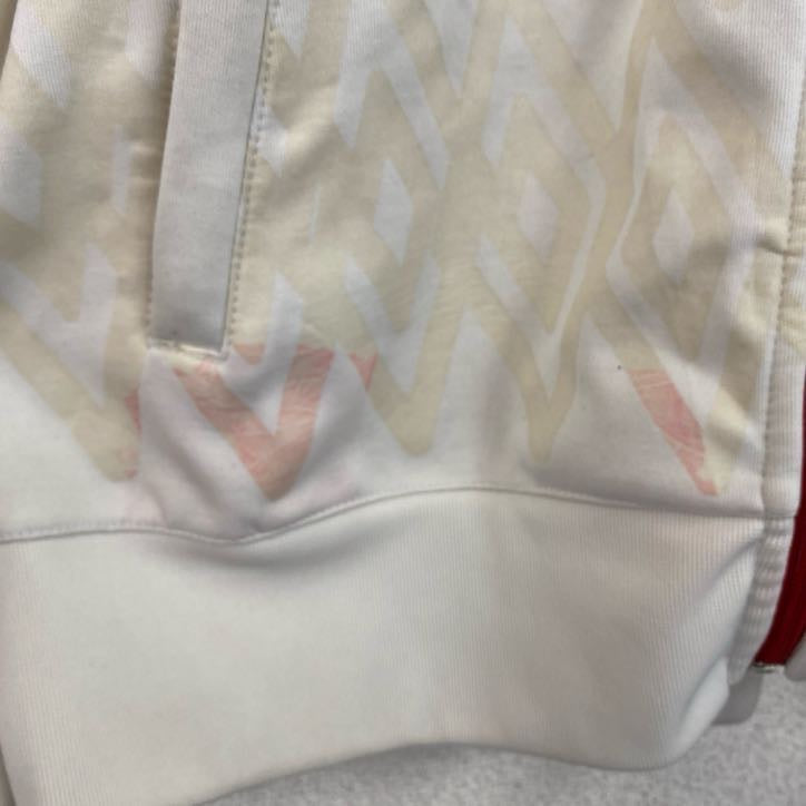 古着 used　umbro　アンブロ　長袖スウェット　フルジップ　ジャージ　ワンポイントロゴ　白　ホワイト　Lサイズ