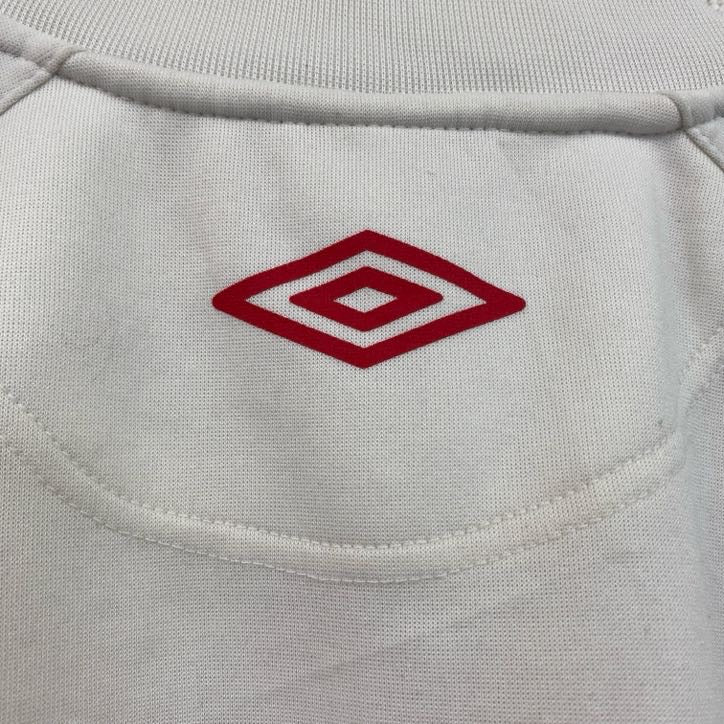 古着 used　umbro　アンブロ　長袖スウェット　フルジップ　ジャージ　ワンポイントロゴ　白　ホワイト　Lサイズ