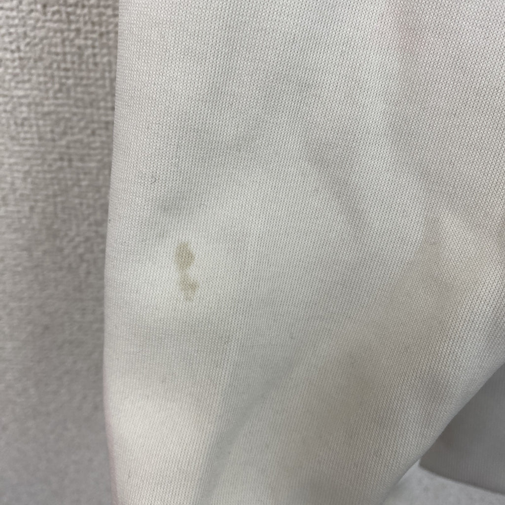 古着 used　umbro　アンブロ　長袖スウェット　フルジップ　ジャージ　ワンポイントロゴ　白　ホワイト　Lサイズ