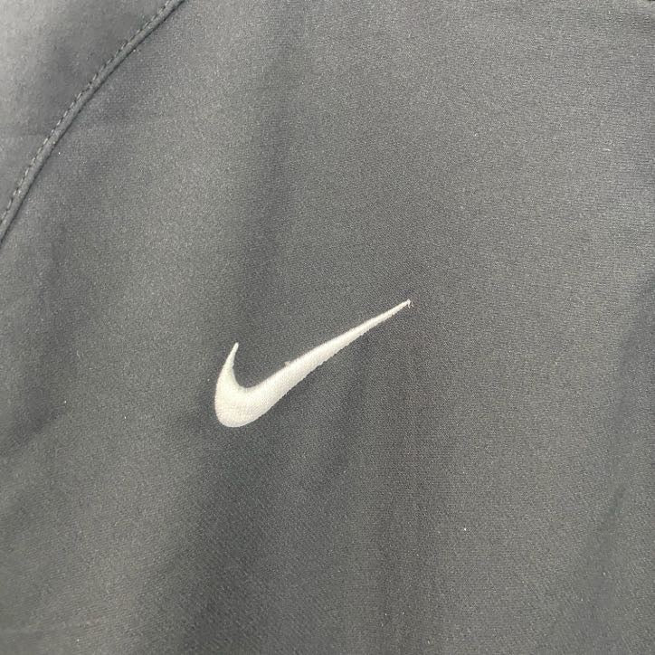 NIKE　ナイキ　半袖プルオーバー　刺繍ロゴ　スナップボタン　黒　ブラック　Lサイズ