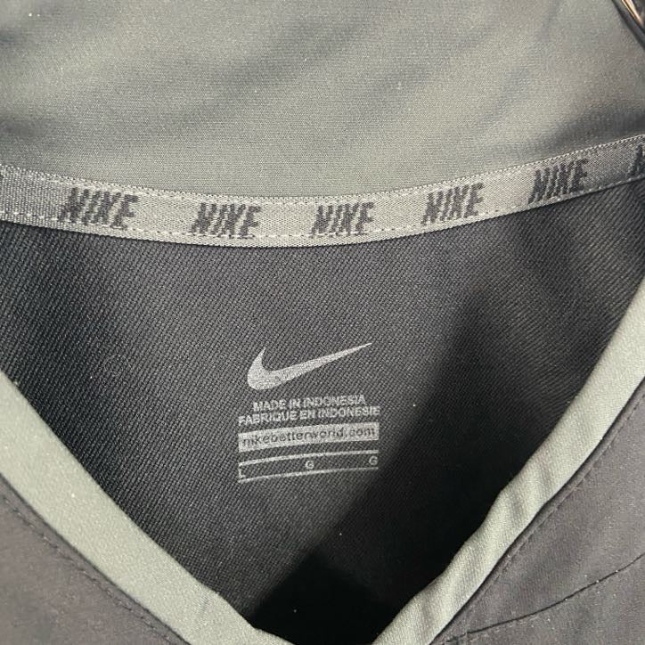 NIKE　ナイキ　半袖プルオーバー　刺繍ロゴ　スナップボタン　黒　ブラック　Lサイズ