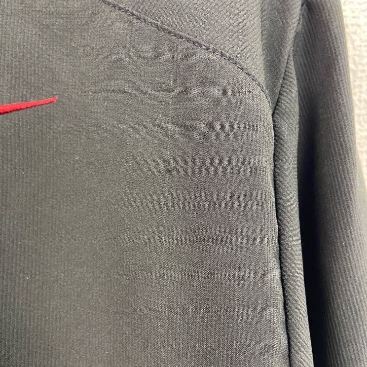 古着 used　NIKE　ナイキ　トラックジャケット　ジャージ　バイカラー　黒　ブラック　赤　レッド　Sサイズ
