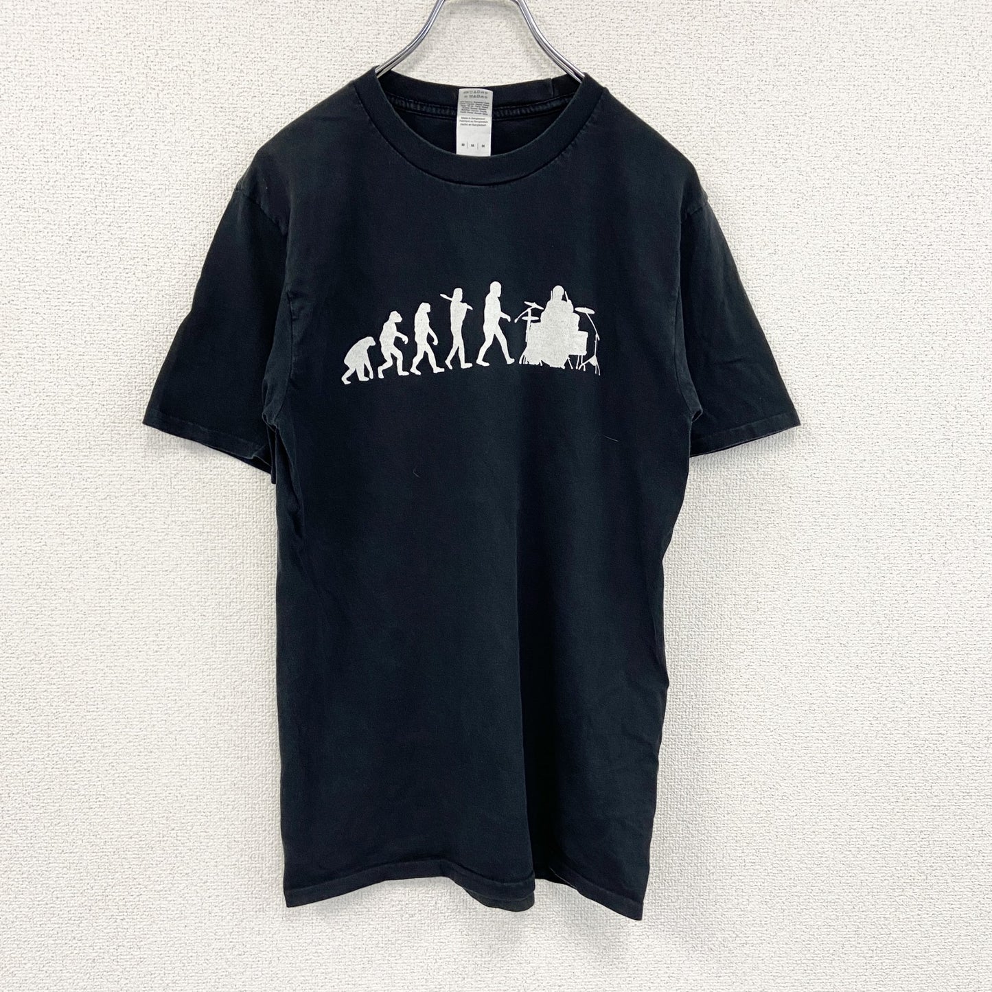 GILDAN　ギルダン　半袖プリントTシャツ　人間の進化　ドラム　バンド　黒　ブラック　Mサイズ