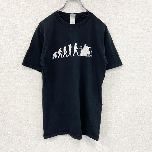 GILDAN　ギルダン　半袖プリントTシャツ　人間の進化　ドラム　バンド　黒　ブラック　Mサイズ