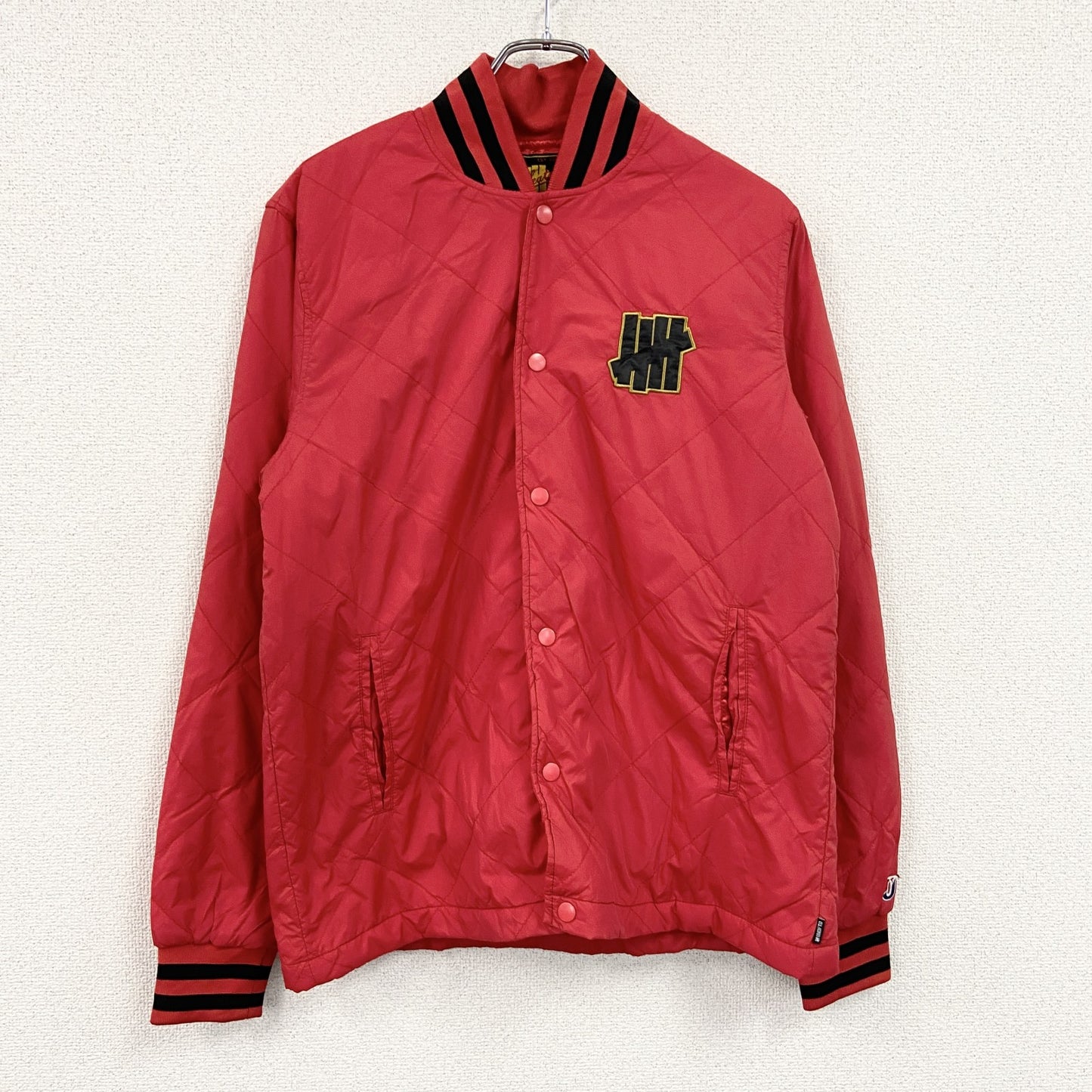 UNDEFEATED　アンディフィーテッド　キルティングジャケット　中綿入り　ファイブストライクス　赤　レッド　Mサイズ