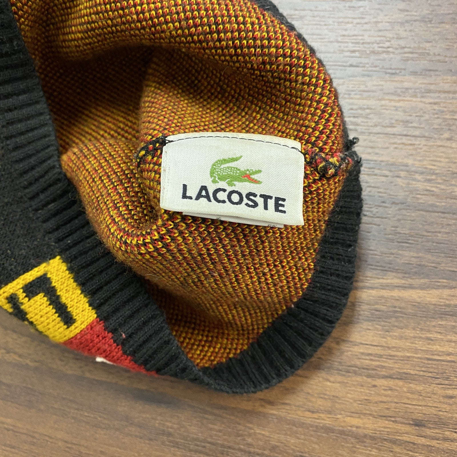 LACOSTE　ラコステ　ビーニー　ニットキャップ　刺繡ロゴ　マルチカラー　黒　ブラック　フリーサイズ