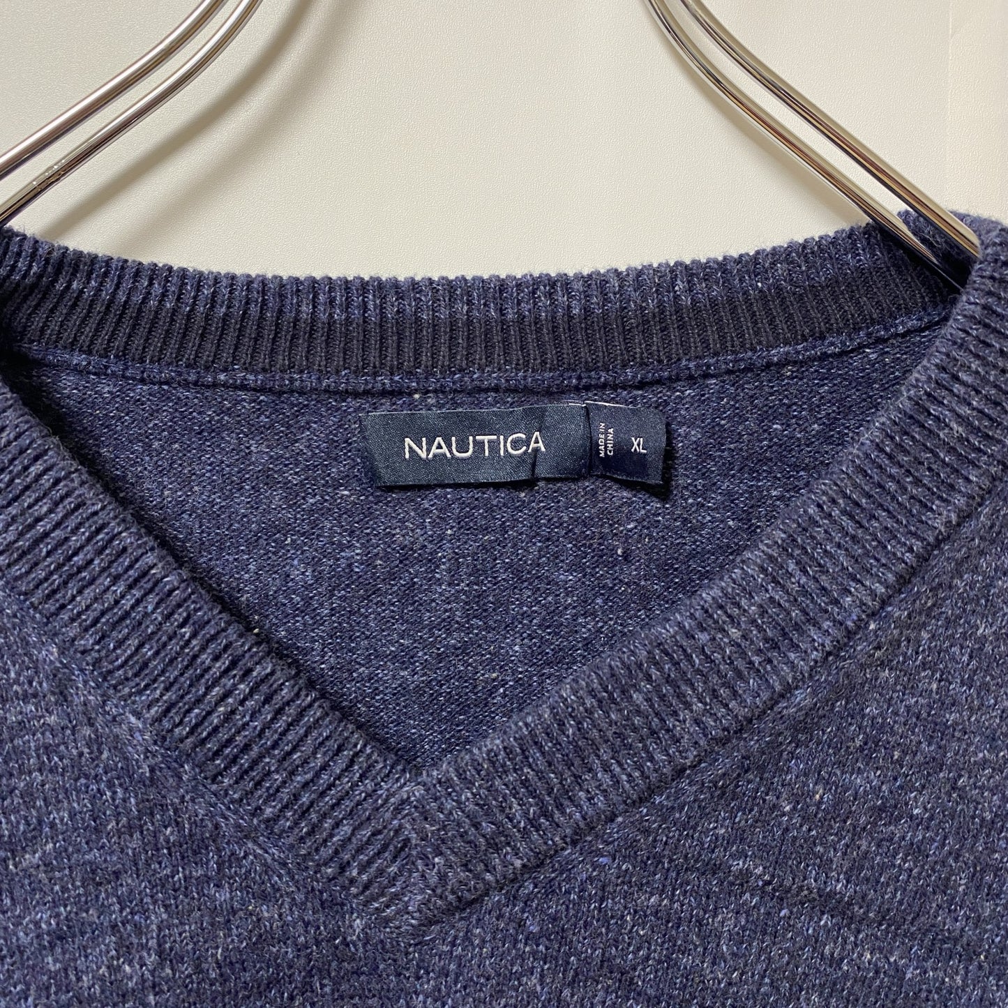 古着 used　NAUTICA　ノーティカ　長袖ワンポイントロゴ刺繍ニット　Vネックセーター　ネイビー　紺　ノームコア　XLサイズ