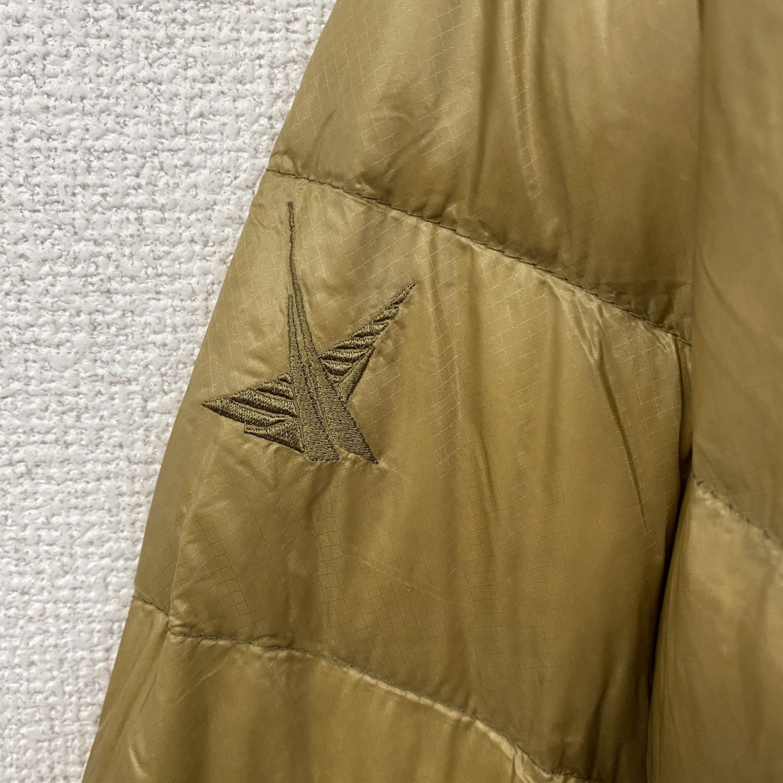 HELLY HANSENN　ヘリーハンセン　ダウンジャケット　ダウン80%　金色　ゴールド　Lサイズ