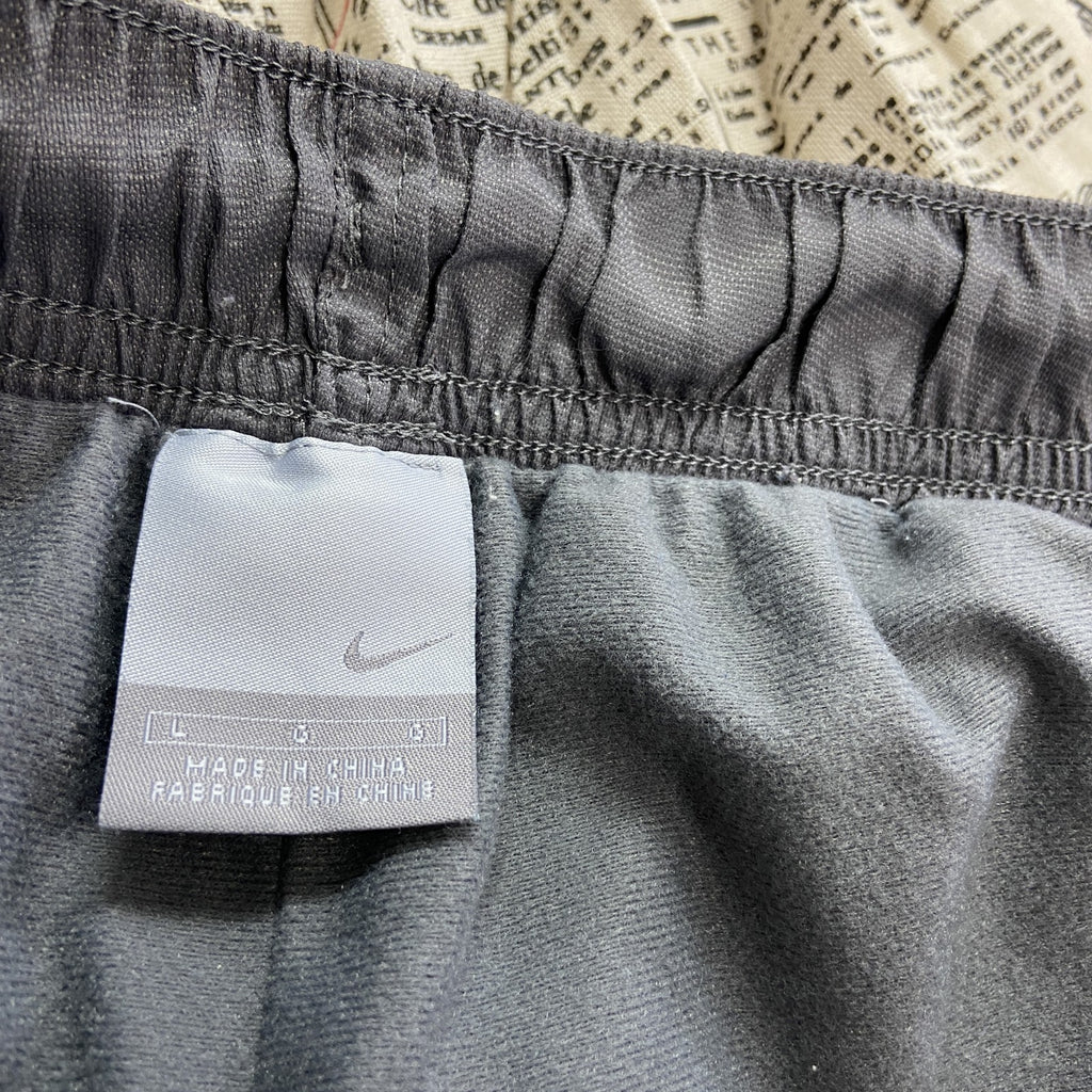 NIKE　ナイキ　ナイロンパンツ　フリース　灰色　グレー　Lサイズ