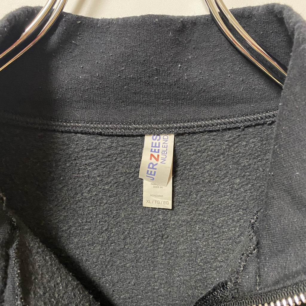古着 used　JERZEES　ジャージーズ　長袖英字プリントハーフジップスウェット　トレーナー　黒　レトロデザイン　XLサイズ