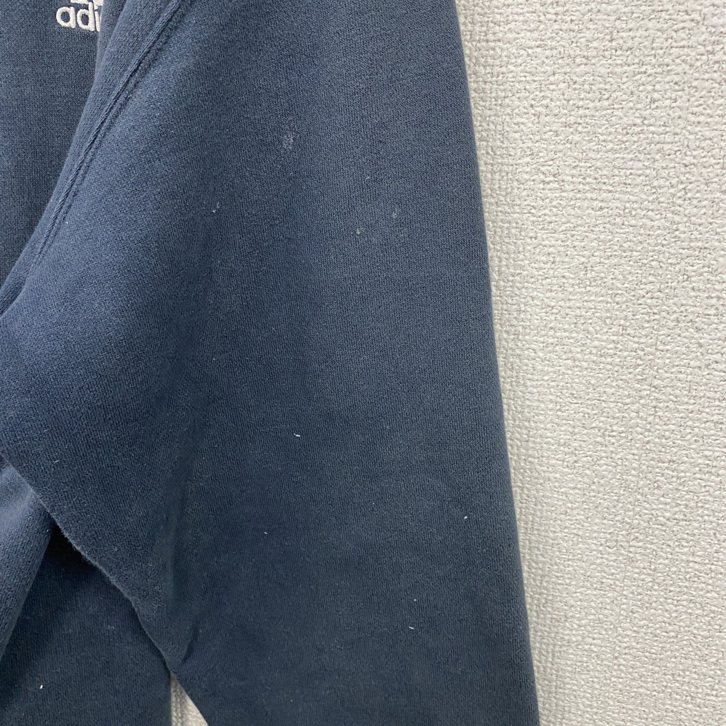 00s　adidas　アディダス　スウェット/トレーナー　フェード　前V　パフォーマンスロゴ　刺繍ロゴ　紺　ネイビー　Mサイズ