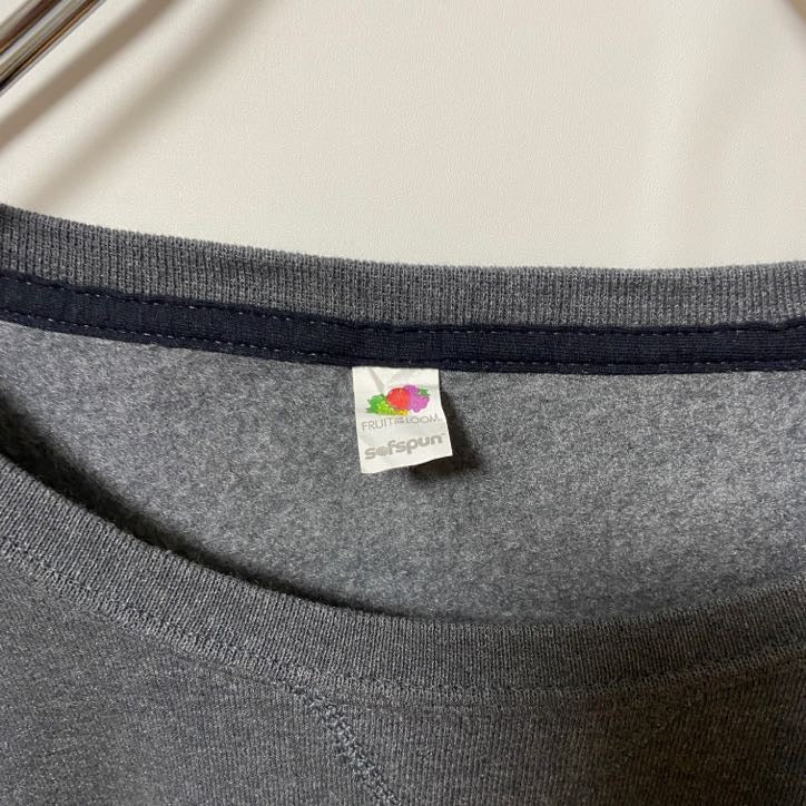 古着 used　FRUIT OF THE ROOM　長袖ロゴプリントスウェット　トレーナー　お菓子　グレー　レトロデザイン　