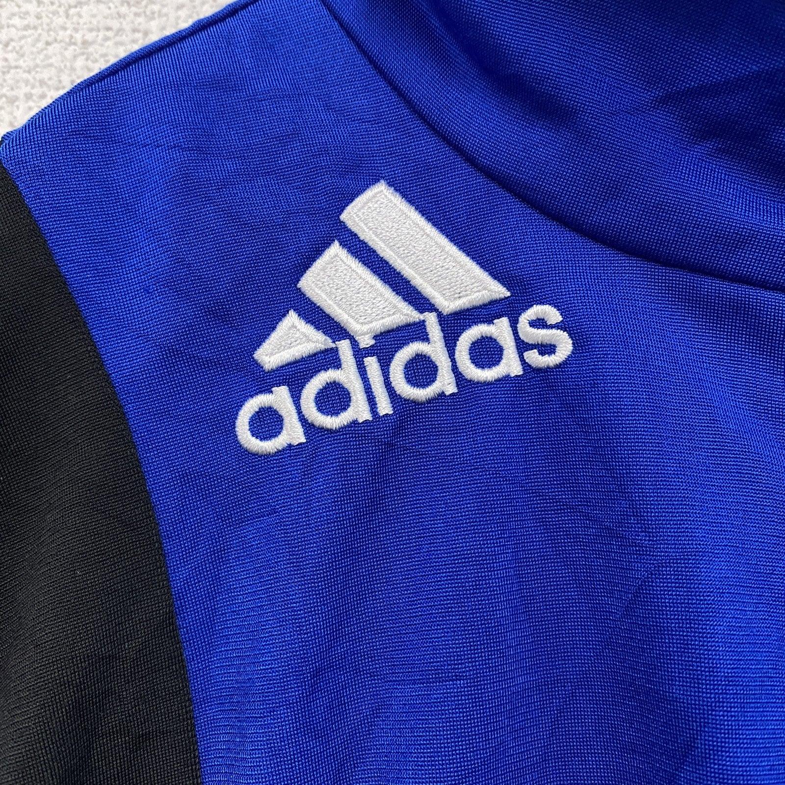 古着 used　adidas　アディダス　長袖トラックジャケット　フルジップジャージ　ワンポイントロゴ刺繍　ブルー　青　Lサイズ