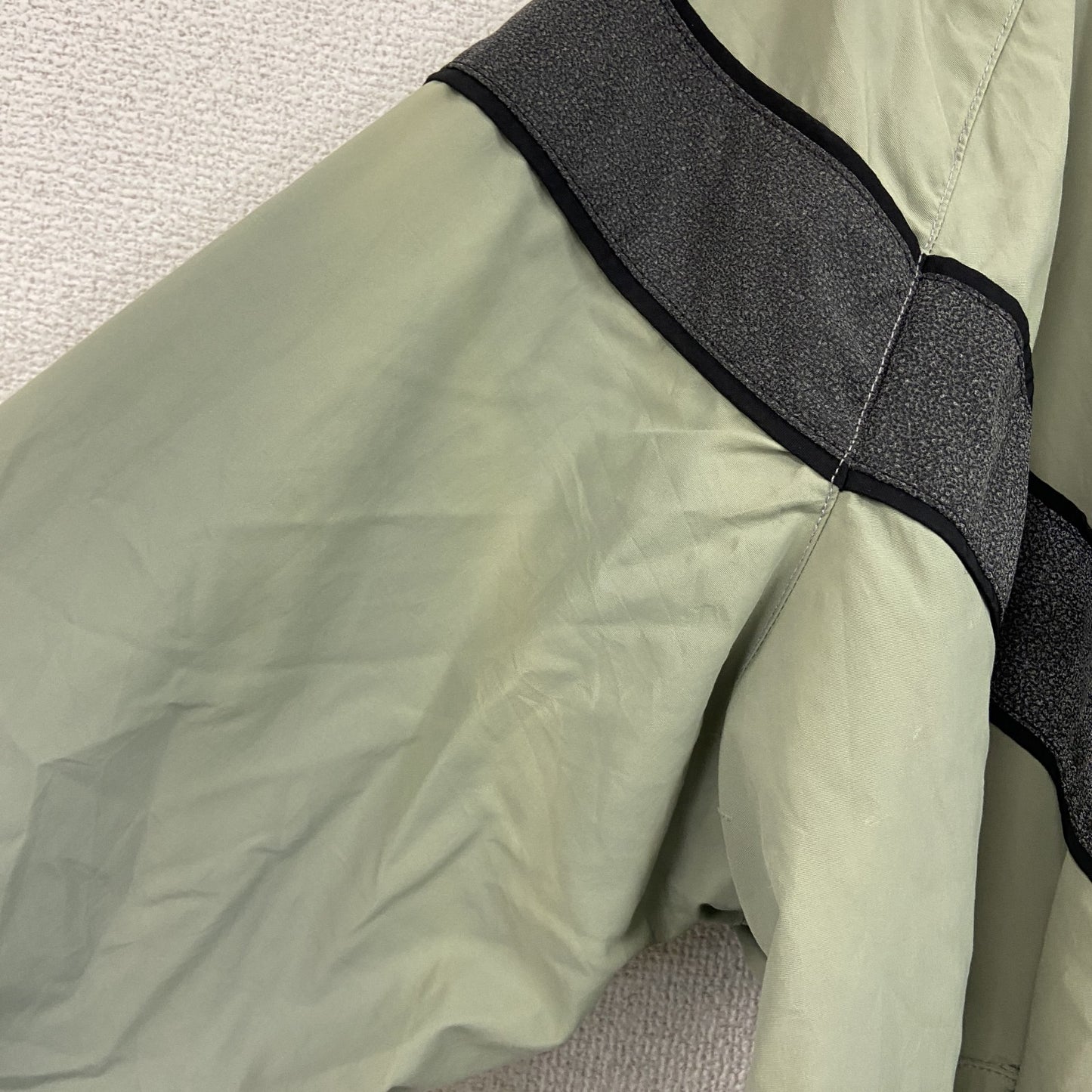 00s　U.S.ARMY　IPFU　トレーニングジャケット　ナイロンジャケット　ミリタリー　ヴィンテージ　カーキ　Mサイズ
