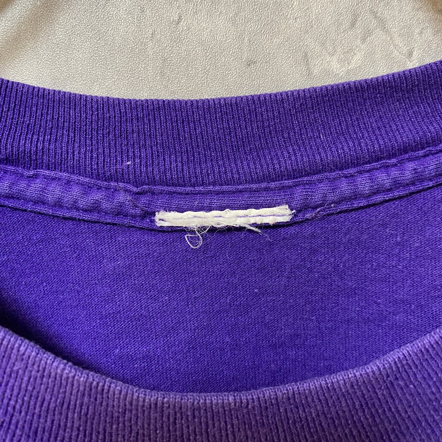 古着 used　90s　半袖プリントTシャツ　ワンポイント　ヴィンテージ　紫　パープル　シングルステッチ　レトロデザイン　