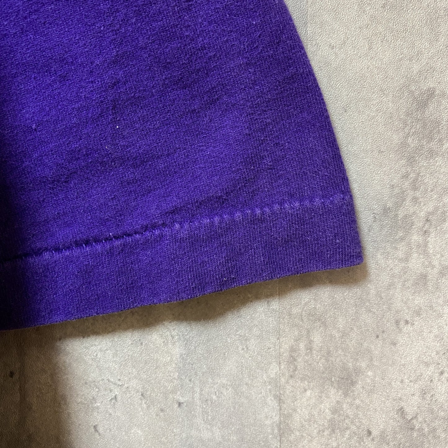 古着 used　90s　半袖プリントTシャツ　ワンポイント　ヴィンテージ　紫　パープル　シングルステッチ　レトロデザイン　